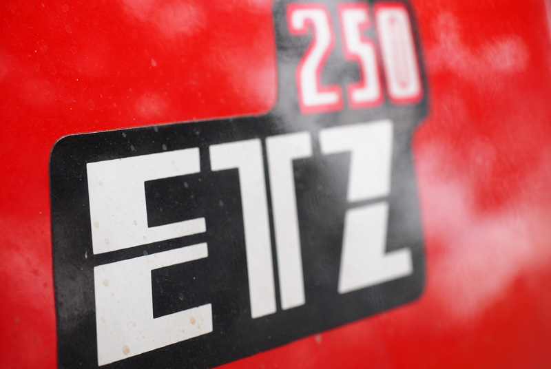 Tankaufkleber der MZ ETZ 250